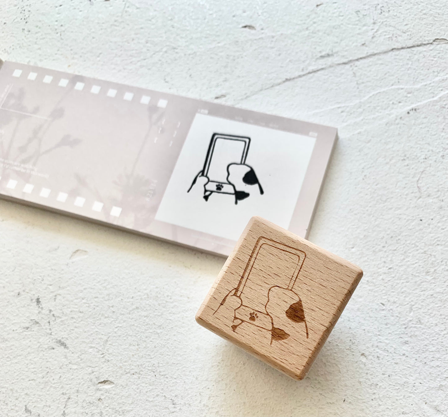 WAN Studio - Playing With Phone | Stamp