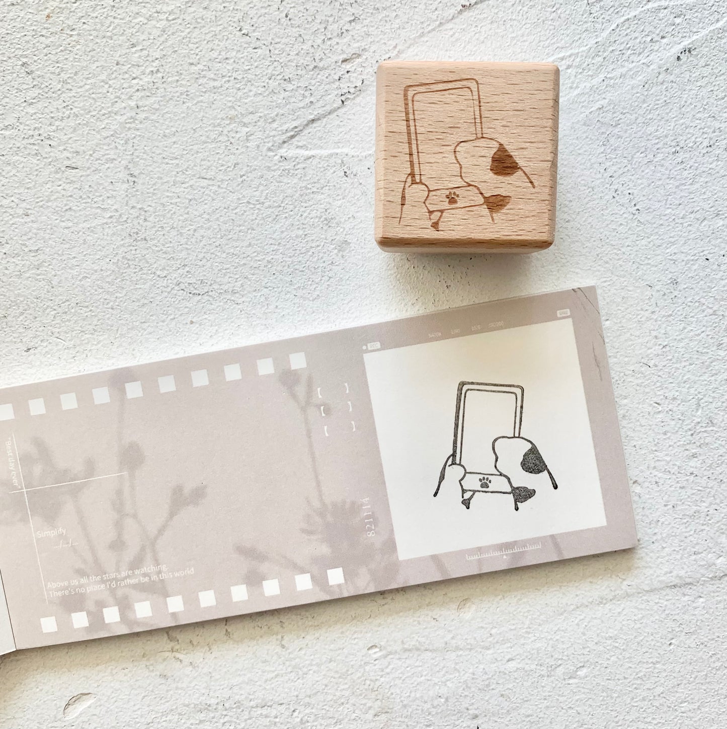 WAN Studio - Playing With Phone | Stamp