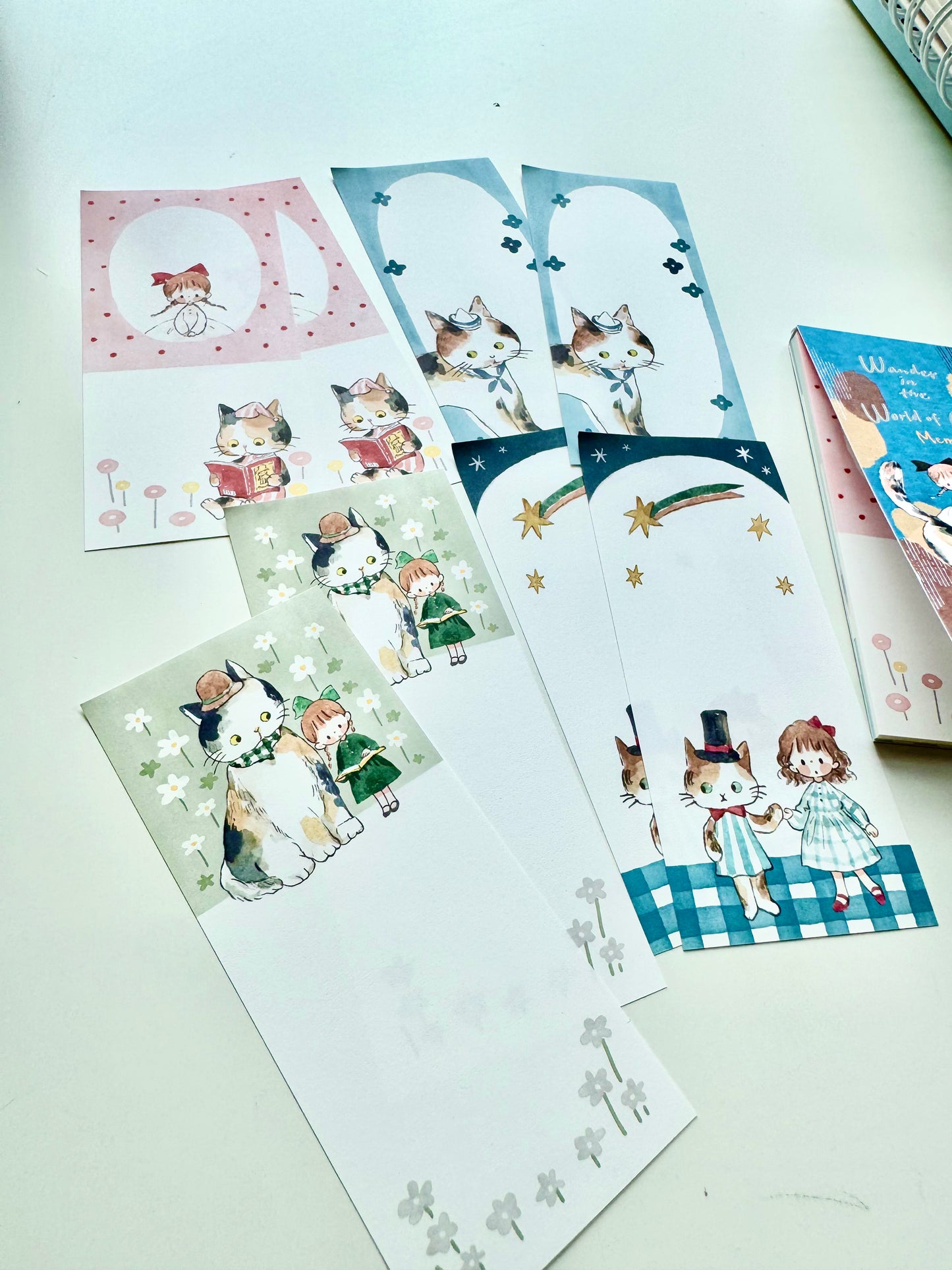Molinta - Wonder in the world of cats | 40pcs Memo Pad | Ephemera Paper