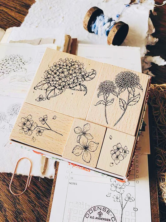 Two Raccoons - Hydrangea In The Summer | Rubber Stamps