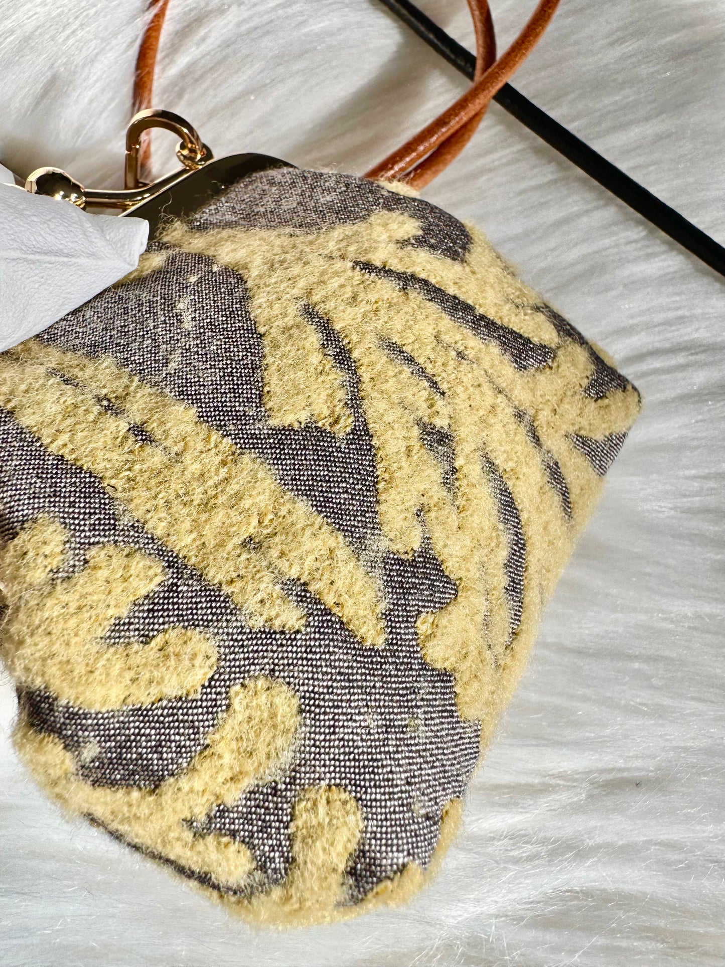 ESH Exclusive Collection - earphone case | Kiss Lock | Yellow Pine | Handmade Products | mina perhonen Fabric