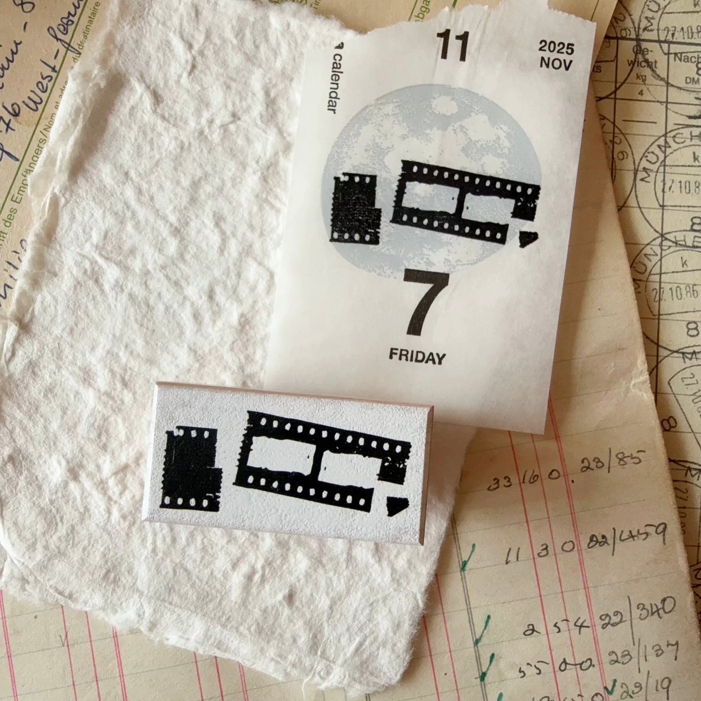 NEW! Two Raccoons - Captured Memories | Wooden Box | 8pcs Rubber Stamp Set